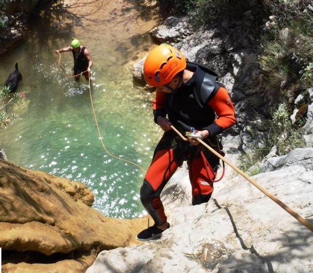 Descenso de la pared del barranco